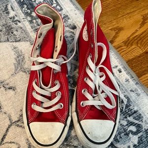 Red converse high tops. Women’s size 6 men’s size 4.